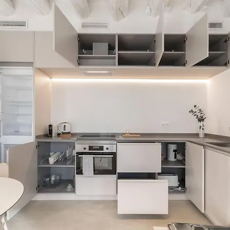 Lively 1 Bdr With Private Terrace Born Apartment *